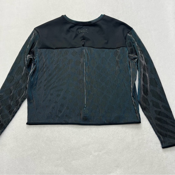 Nike Running Division Mid Layer Top Women's  Size XS Oversized Multi - Picture 3 of 8